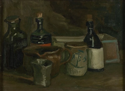 Bodegón con botellas y alfarería.