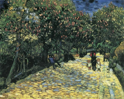 Calle con flores de castaño en Arlés