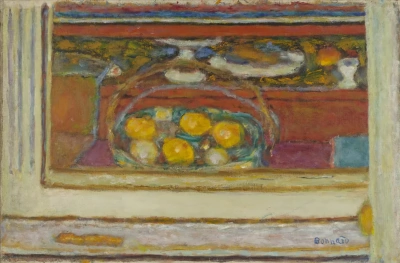Cesta de fruta delante de un espejo
