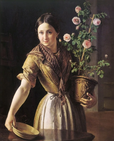 Chica con una maceta de rosas.