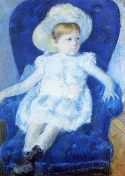 Elsie en una silla azul