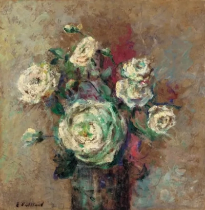 Florero con rosas blancas