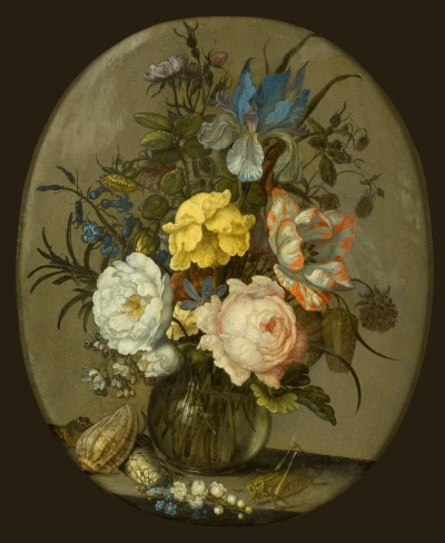 Flores en jarrón de vidrio