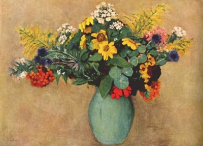 Flores en un jarrón verde