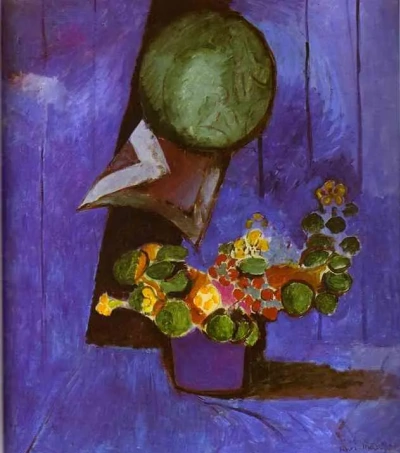 Flores y plato de cerámica
