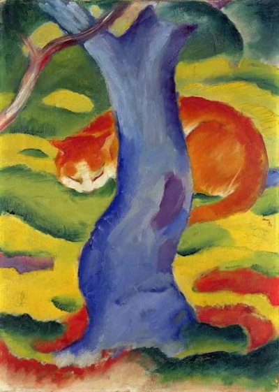 Gato detras de un arbol.