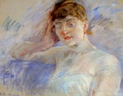 Joven mujer de blanco