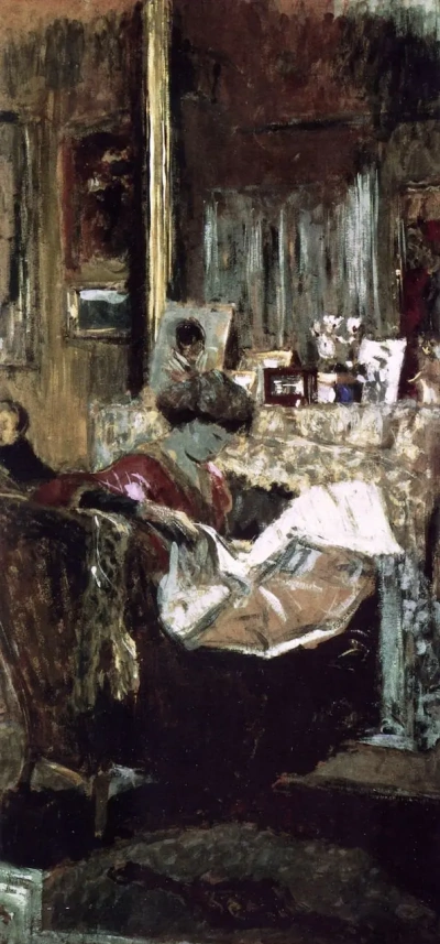 Madame hessel con el periódico junto a la chimenea.