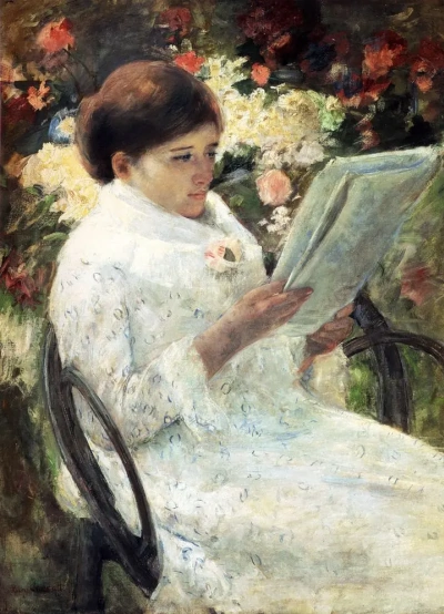 Mujer leyendo en el jardín