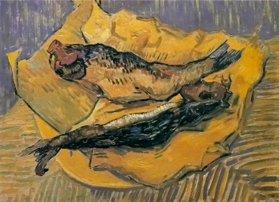 Naturaleza muerta: arenque ahumado sobre un trozo de papel amarillo.