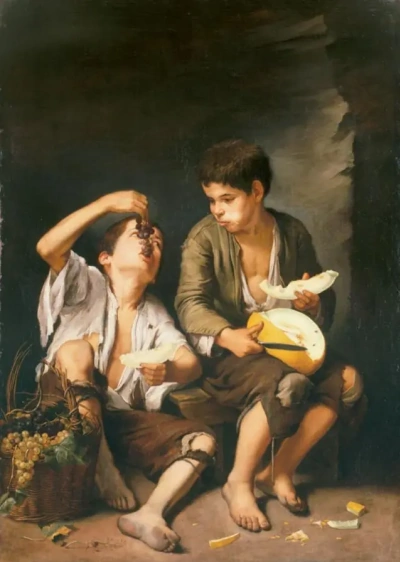 Niños comiendo melón y uvas