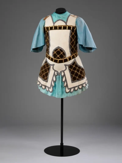 Traje para un guerrero en el ballet El canto del ruiseñor