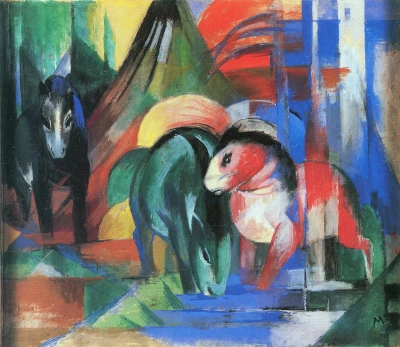 Tres caballos en un lugar de riego.
