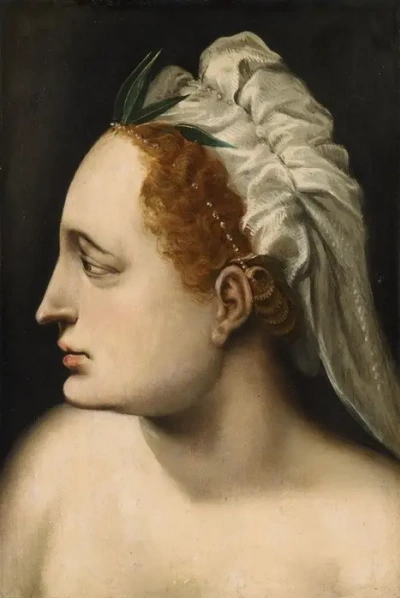Un busto semidesnudo de mujer