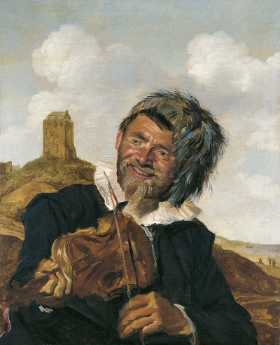 Violinista en un paisaje de dunas